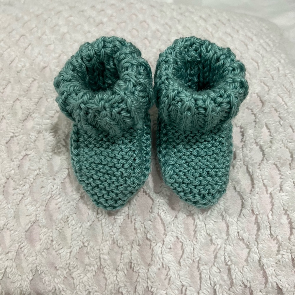 Knitted socks for newborn